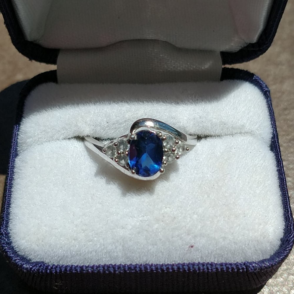 10k natural deep blue sapphire with 6 diamonds